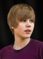 438px-Justin_Bieber_at_Easter_Egg_roll_-_crop