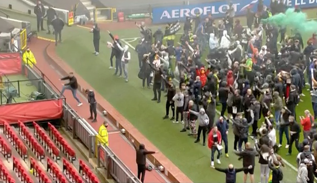 ManU Supporters Storm Old Trafford in Protest of Super Lague