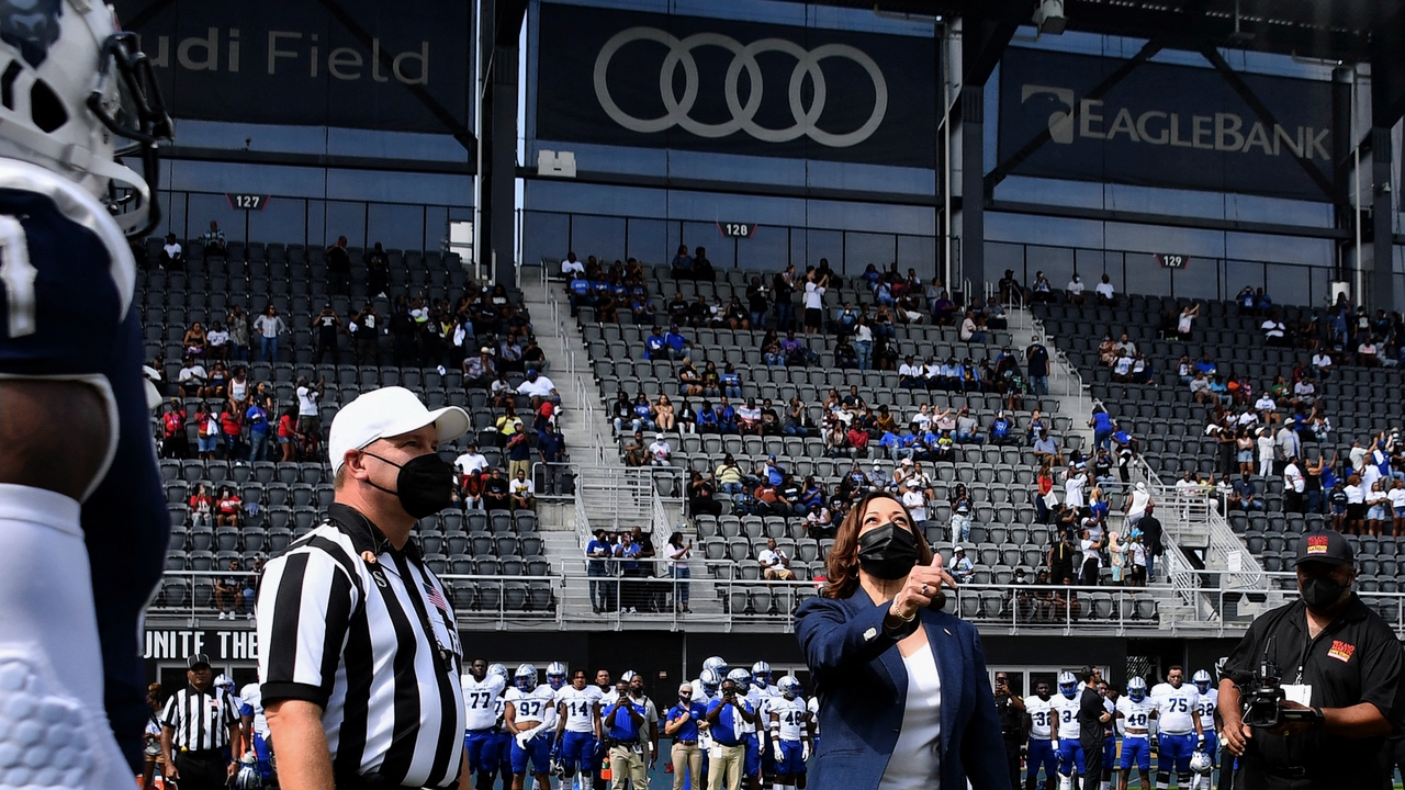 Kamala Harris Flips Coin at Howard University Football Game