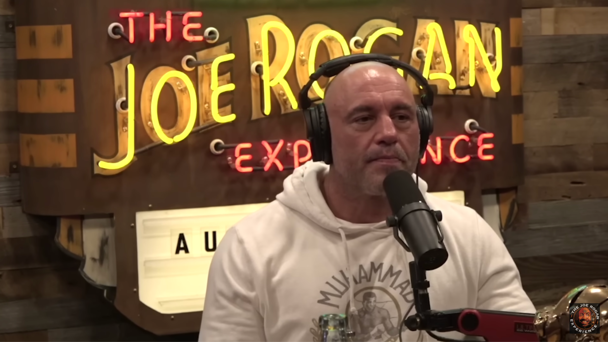 Joe Rogan Jet Center Joe Rogan Questions Elon Musk's Private Jet Twitter