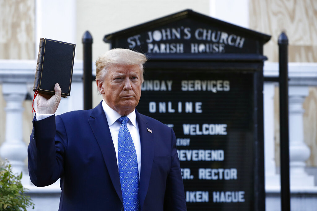 Former Trump Aide Scoffs at Karoline Leavitt's Claim Trump Is Most Well-Read Person in the Room'