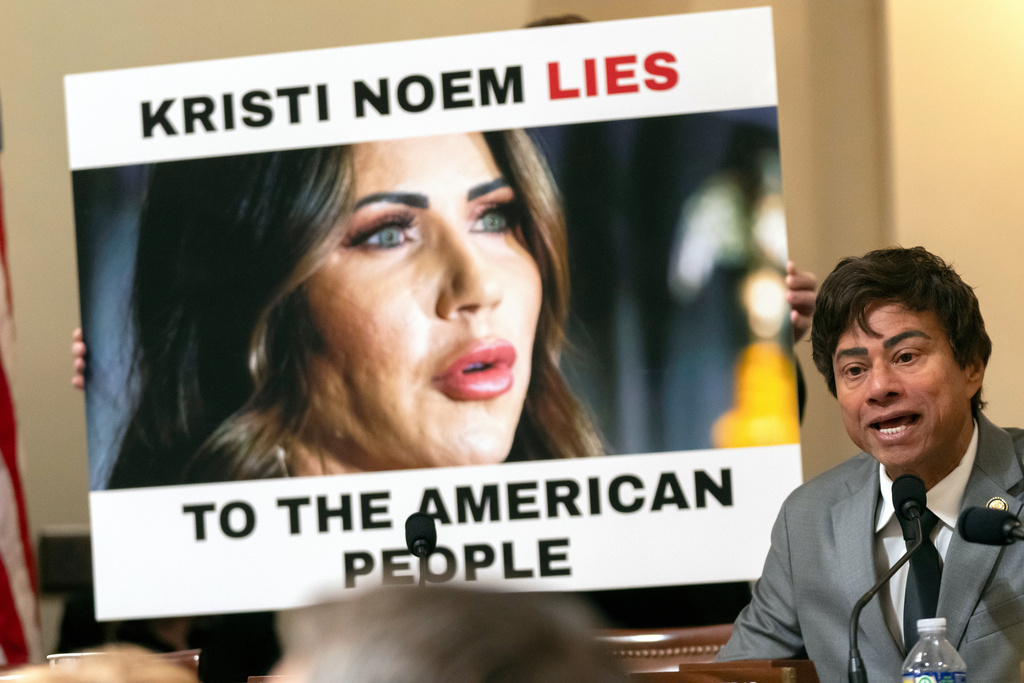 Dem Lawmaker Introducing Bill to Abolish ICE: Agency Is ‘Beyond Reform’ And Commits ‘Murders’