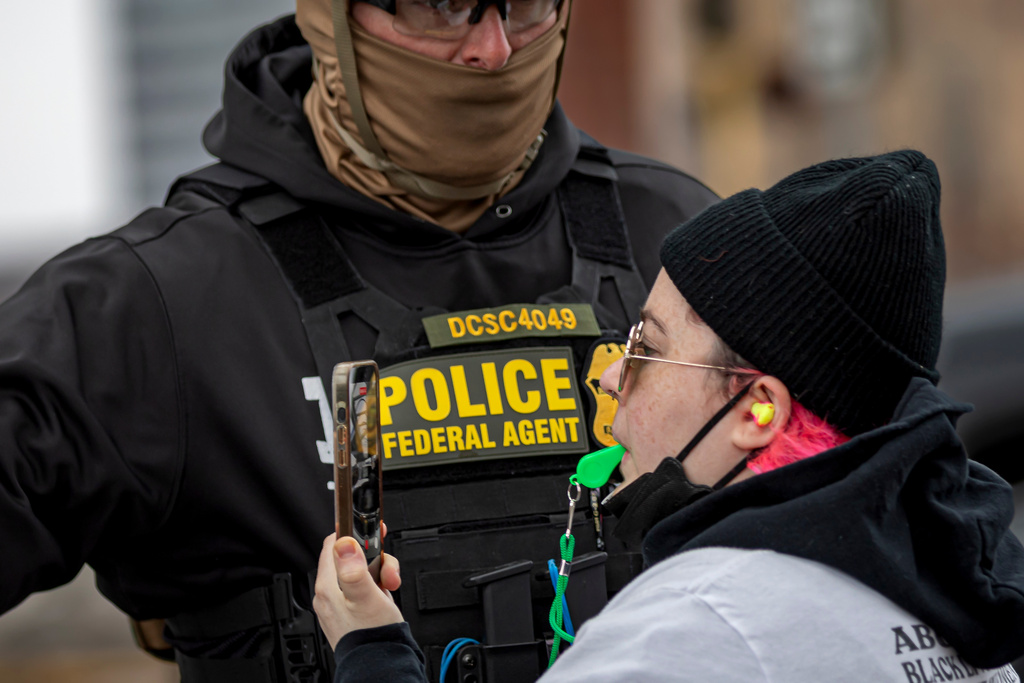 Mediaite One Sheet: New Smartphone Video? New Narrative Battle