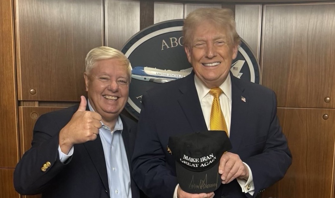 Lindsey Graham Has Trump Sign Make Iran Great Again Hat
