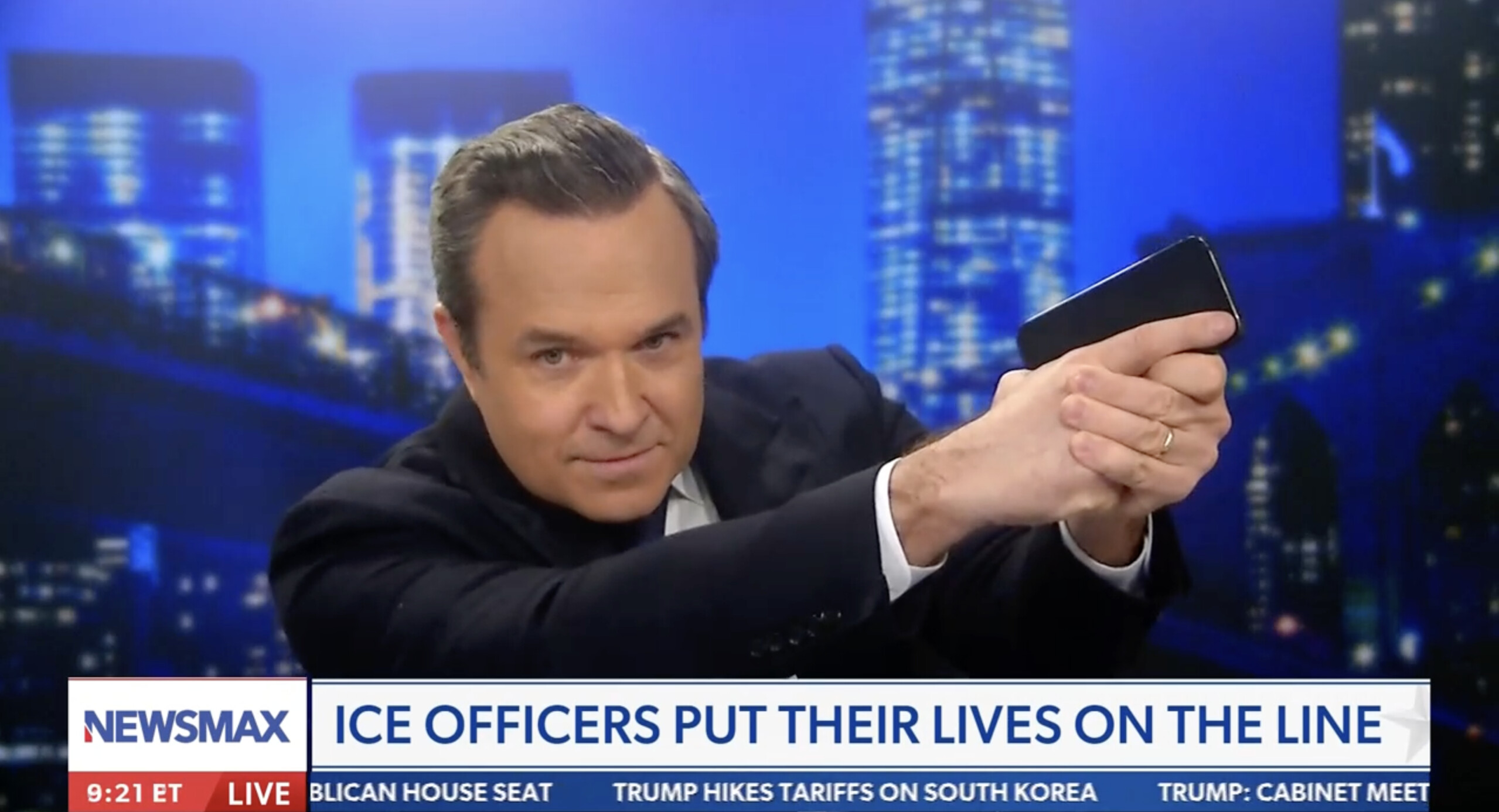 Newsmax Host Holds His Phone Like a Firearm in Defense of ICE Agents Who Shot Alex Pretti: ‘Does That Look Like a Gun?’