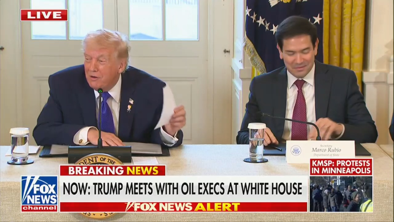 Marco Rubio Passes Private Note to Trump, Who Reads It Aloud