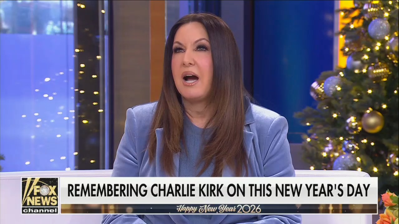 Fox News' Leslie Marshall Comforted by Colleagues After She Reveals She's Had 11 Miscarriages On-Air