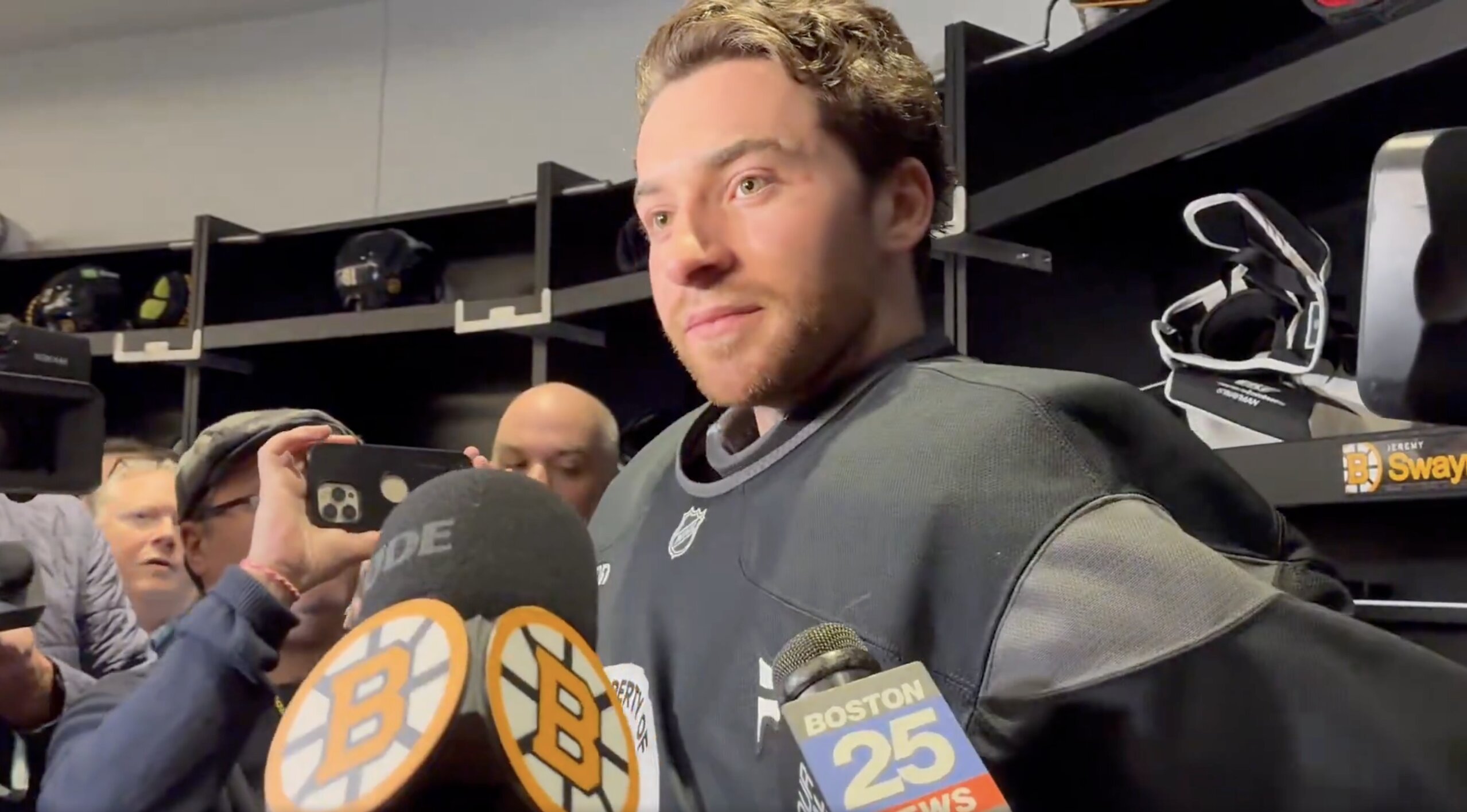 US Men’s Hockey Player Admits Team ‘Should’ve Reacted Differently’ to Trump’s Joke About Women’s Team