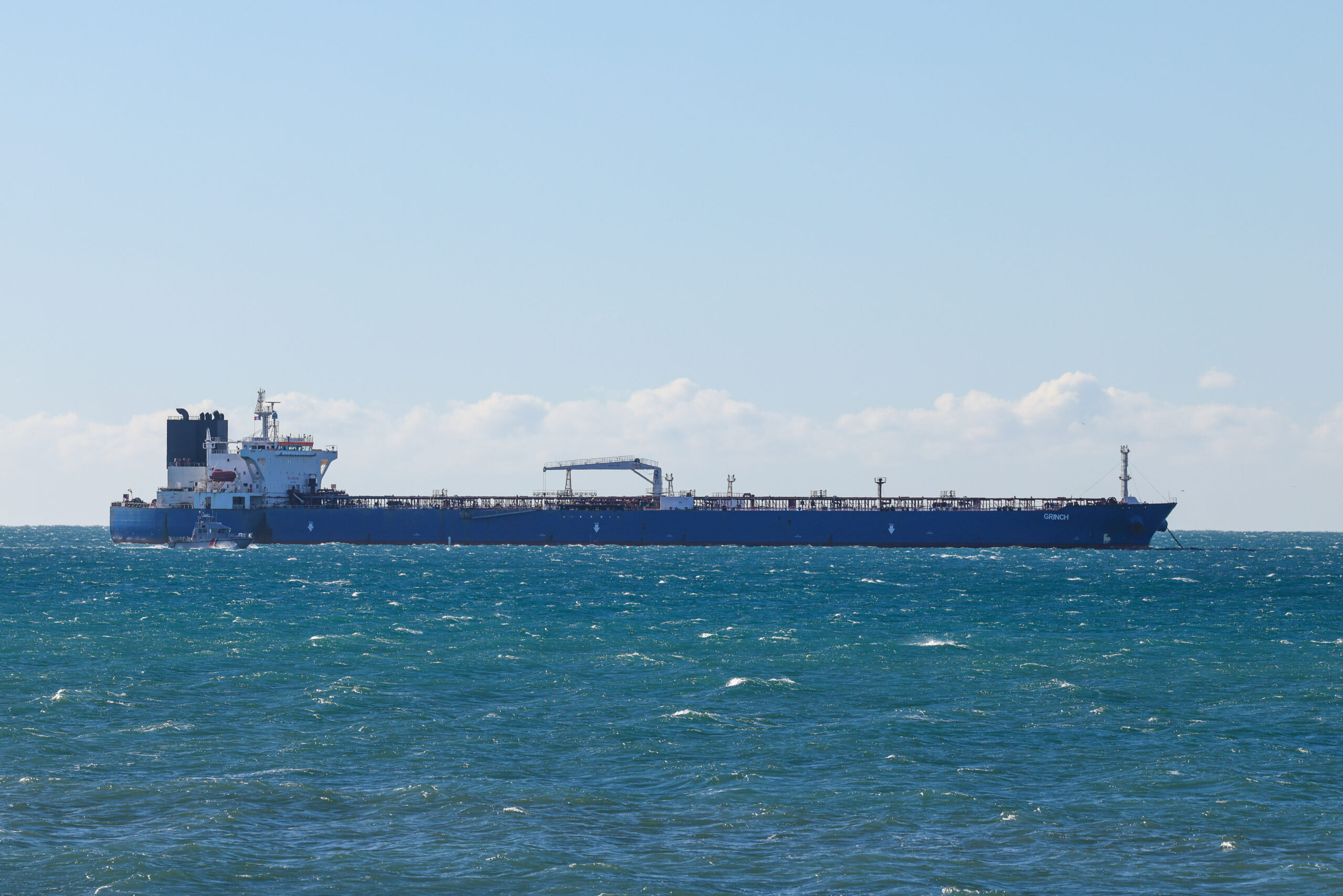 Trump Lifts Sanctions on Russian Oil to Offset Iran War Price Surge