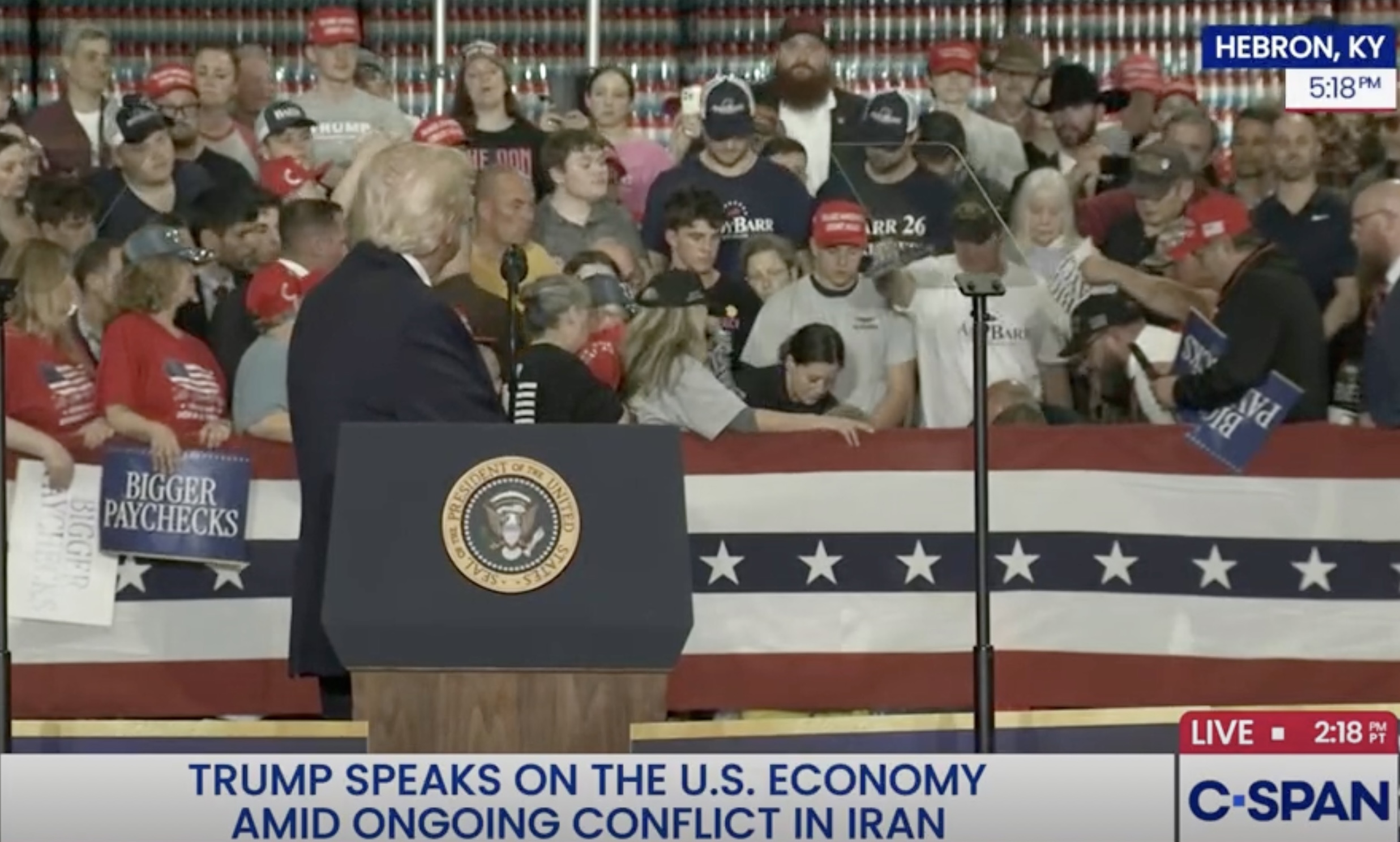 WATCH: Trump Pauses Rally Speech as Attendee Faints  Dr. Oz Jumps In to Assist