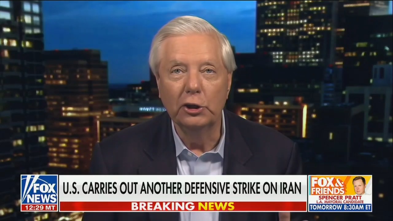 Trump Prize!' Lindsey Graham Pitches Nobel Peace Prize Rebrand if Prez Pulls Off Mega-Deal