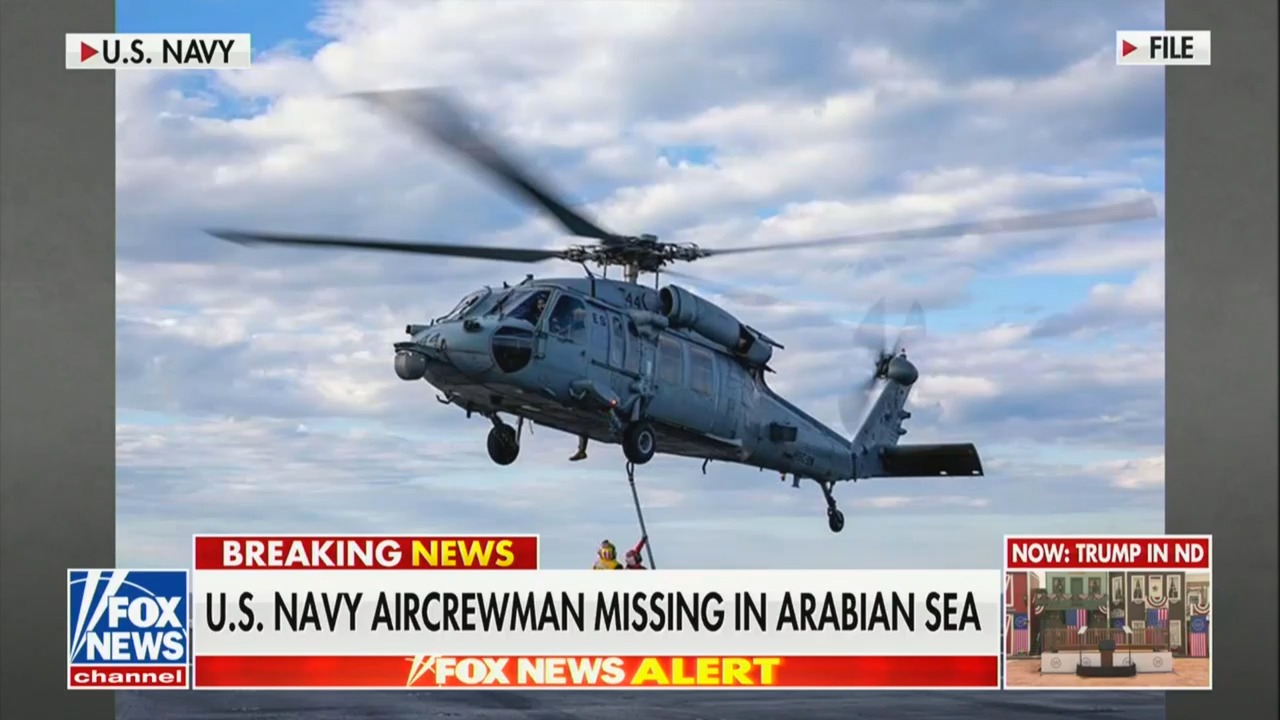 US Navy Scrambling to Rescue Troop After Helicopter Makes Emergency Landing in Arabian Sea