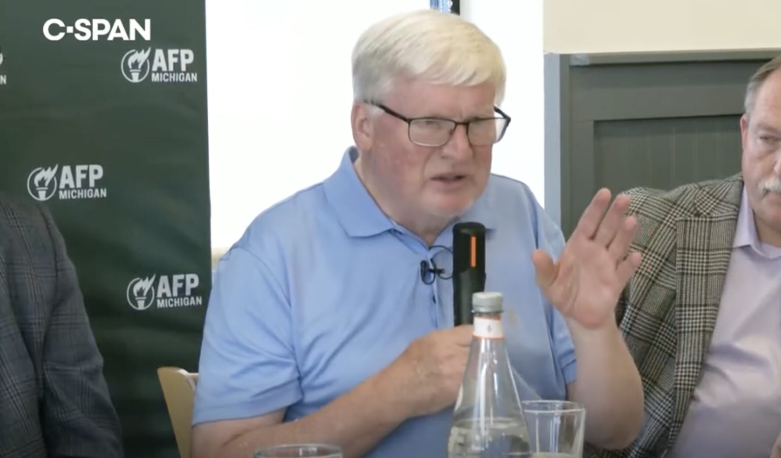 Republikanischer Abgeordneter sagt: „Wir sollten etwas mehr für die ...
